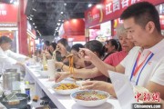 梦见石棺“嗦粉”经济火热 中国多地“食力”出圈